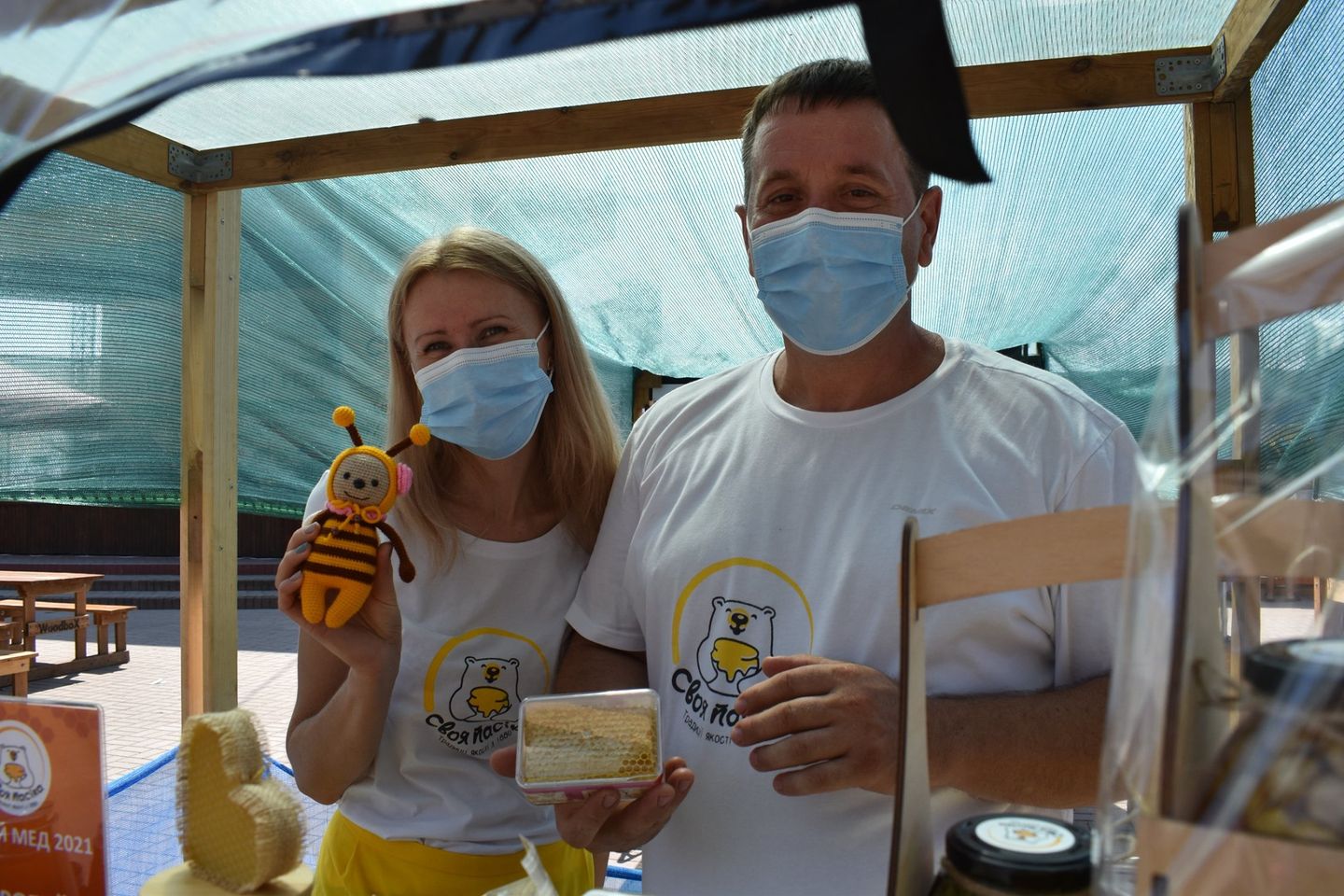 Михайло Гребенник готує партію меду до відправки в Японію