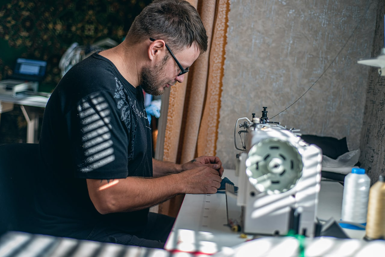 Олександр Копцов шиє одяг 20 років