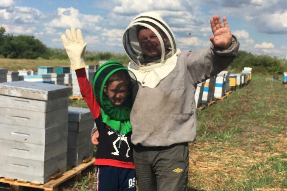 BEEKEEPER FROM LUHANSK OBLAST REVIVES APIARY IN DNIPROPETROVSK OBLAST